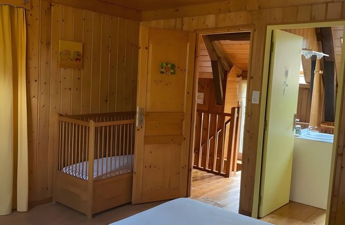 Mauriac Bed & Breakfast | La Ruche "Tournesol" Guest Room – Nature and Tranquility Retreat