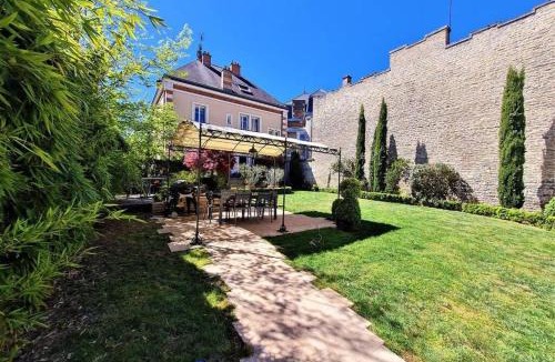 Faubourg North House | "La villa des roses" - échappée belle à Dijon