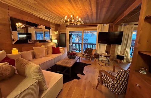 Meribel Centre Apartment | Large contemporary apartment for 10, near slopes and center, lift and Wifi included
