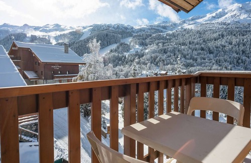 Meribel Centre Apartment | Large contemporary apartment for 10, near slopes and center, lift and Wifi included