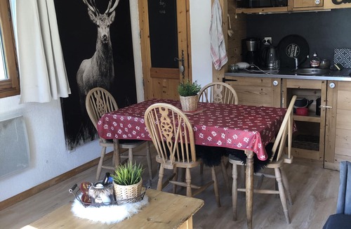 Samoens Apartment | Large, cosy studio with indoor and outdoor pool and bicycles 10 minutes' walk from the village