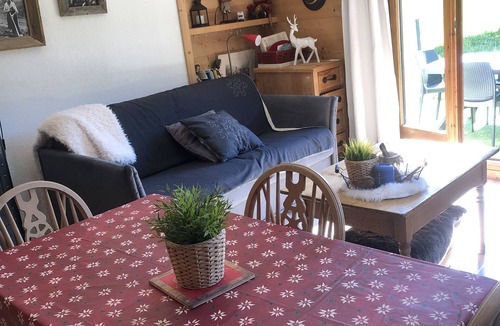 Samoens Apartment | Large, cosy studio with indoor and outdoor pool and bicycles 10 minutes' walk from the village