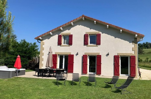 Le Grand Serre House | Large House with 9 beds, sauna, spa, and jacuzzi—perfect for families or friends, or a bachelorette party