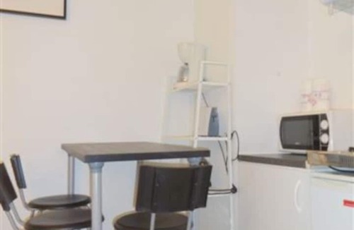 Secteur 2 Apartment | Large studio in the historic 2 TVA district of Grenoble city center