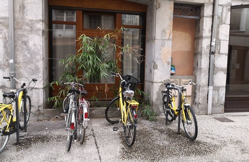 Secteur 2 Apartment | Large studio in the historic 3 TVA district of Grenoble city center