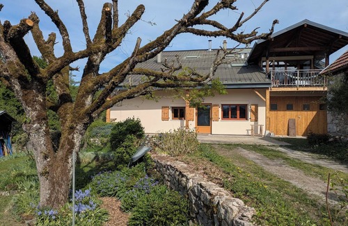 Mieussy Apartment | Large T4 garden apartment in a renovated farmhouse in a peaceful village.