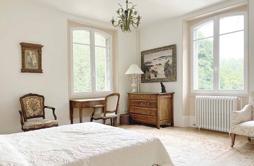 Le Val-Saint-Germain Hotel | L’Auberge Renovated Hemp Inn - Creative Residence