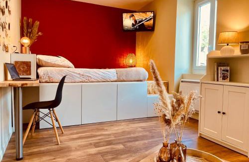 Feurs Apartment | Le Cocon Forézien - Emplacement idéal & Charme irrésistible