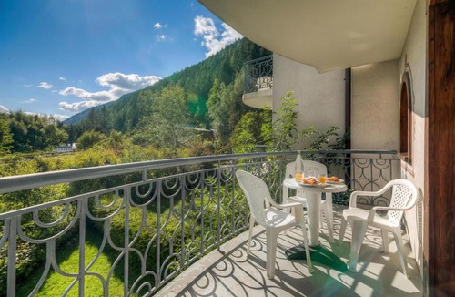 Argentiere Apartment | Le Cristal GM11 Mountain View, Pool, Private Sauna & Parking - Happy Rentals