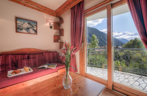 Argentiere Apartment | Le Cristal MB6 View, Pool, Private Sauna, Parking & WiFi - Happy Rentals