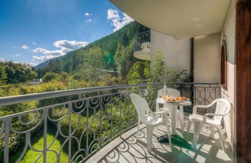 Argentiere Apartment | Le Cristal MB8 Mountain View, Pool, Parking & WiFi - Happy Rentals