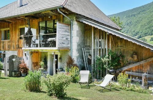 Aillon-le-Jerune House | Le Fayard Loft – Character Apartment in Renovated Farmhouse, Hot Tub, Mountain Views