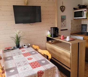 Les Rousses Apartment | Le Flocon, Rez de Jardin super Cosy au Cœur des Rousses - Netflix , WI-FI, Parking Gratuit & Draps inclus
