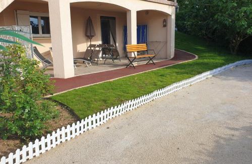 Flagnac House | LE GÎTE DU CHEMIN ROUGE