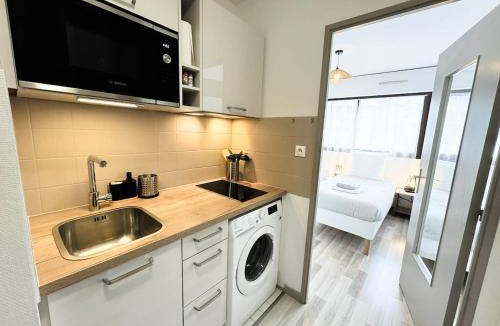 Aix-les-Bains City Center Apartment | Le Rev'Aix Balcon et Parking Prive
