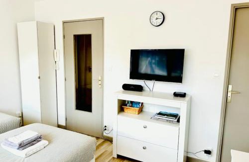 Aix-les-Bains City Center Apartment | Le Rev'Aix Balcon et Parking Prive