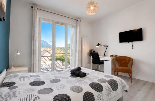 Secteur 3 Apartment | Le Smart & Cosy - Location Logement Entier - 4 Chambres - Parking Gratuit autour de la copropriété- Wifi Fibre -Gare à 20 min