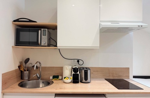 Bussiere - Cadiere Apartment | Le Verlaine - parking et wifi inclus - 11 min en transports métro B