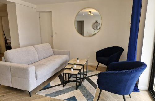 Lagnieu Apartment | Le Zénith - Entièrement Climatisé - 3 chambres, 3 salle de bain - 8 pers max - Local à vélos - Réservation à la chambre possible