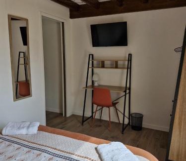 Lagnieu Apartment | Le Zénith - Entièrement Climatisé - 3 chambres, 3 salle de bain - 8 pers max - Local à vélos - Réservation à la chambre possible