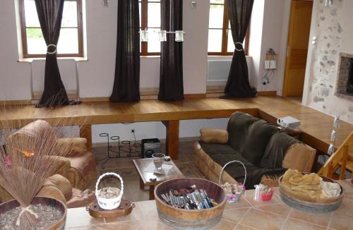 Arleuf House | LES ARLEUQUINS
