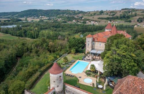 Vignieu Hotel | Les Dépendances du Château Chapeau Cornu