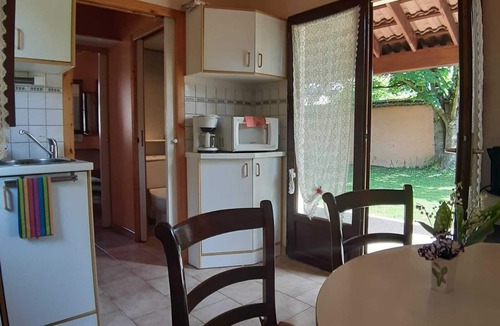 Saint-Georges-d'Esperanche House | Les Jardins du Castel Gites Annick et Jean Paul Appartement 3