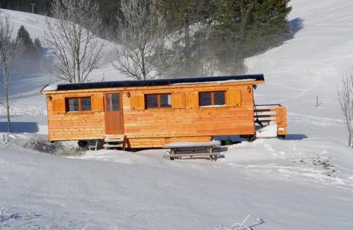 Meaudre Ski Chalet | Les Roulottes de Méaudre - Désirée