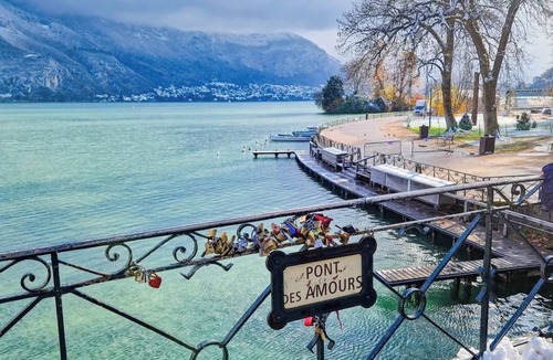 Saint-Gervais-les-Bains Apartment | Little corner of paradise with outdoor pool facing Mont Blanc