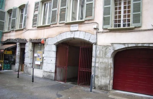 Secteur 2 Apartment | Loftudio, loft spirit in a large studio in Grenoble city center