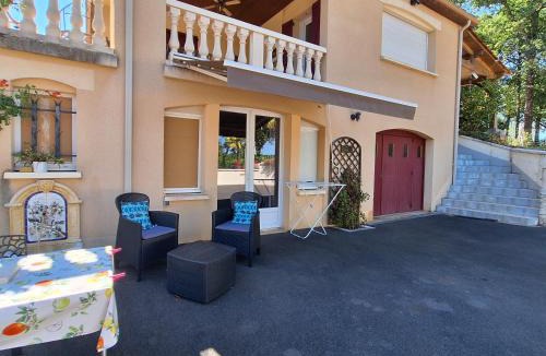 Saint-Martial-d'Albarede Apartment | Lola