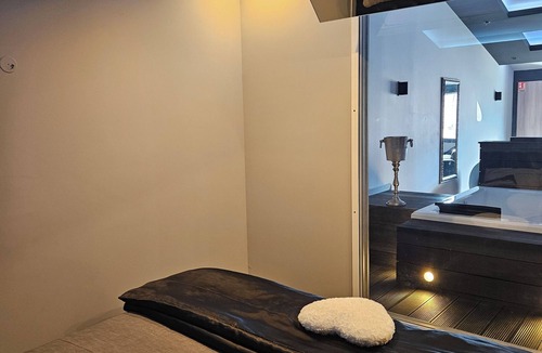 La Motte-Servolex Apartment | Love Room Le Jardin D'Éden