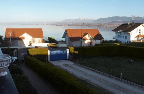 Excenevex Apartment | Lovely apartment in Excenevex with house sea view