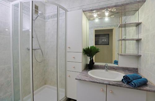 Rive-de-Gier Apartment | Lumière et Espace, Lyon et Pilat à votre Portée
