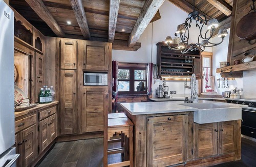 Courchevel Ski Chalet | Luxurious 5 Ensuite-Bedrooms Chalet in Courchevel Village with Jacuzzi and Personalized Services