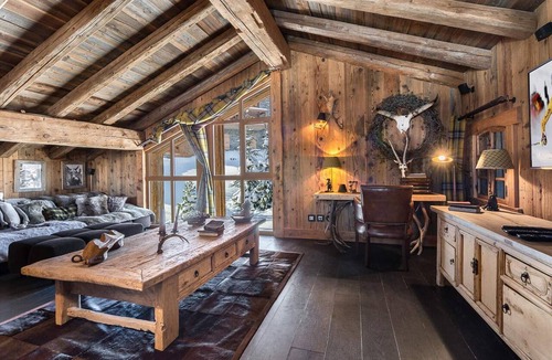 Courchevel Ski Chalet | Luxurious 5 Ensuite-Bedrooms Chalet in Courchevel Village with Jacuzzi and Personalized Services