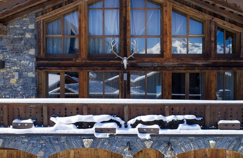 Courchevel Ski Chalet | Luxurious 5 Ensuite-Bedrooms Chalet in Courchevel Village with Jacuzzi and Personalized Services