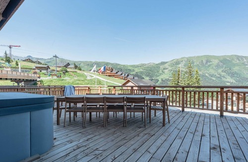 Meribel Apartment | Luxurious apartment at the heart of the slopes - 8 guests