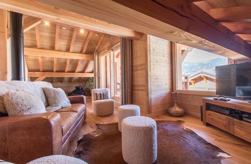 Samoens Ski Chalet | Luxury 5 Ensuite Bedroom Chalet With Hot Tub and Stunning Mountain Views