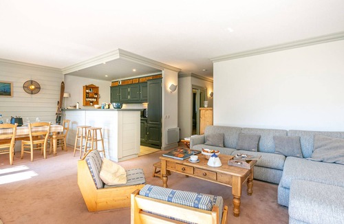 Val-d'Isere Apartment | Luxury apartment with fireplace and parking at the slopes