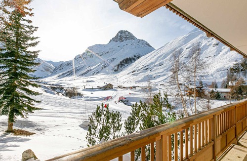 Val-d'Isere Apartment | Luxury apartment with fireplace and parking at the slopes