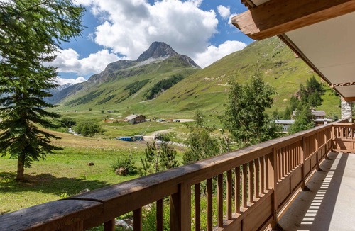 Val-d'Isere Apartment | Luxury apartment with fireplace and parking at the slopes