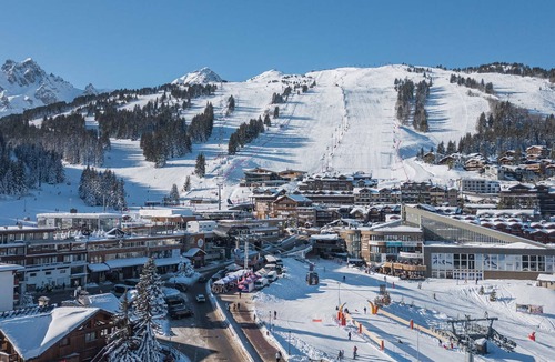 Courchevel Apartment | Luxury Apartment with Ski-in Access & Wellness in Courchevel 1850