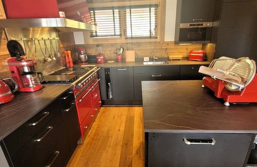 Les Gets Ski Chalet | Luxury chalet in Les Gets with hot tub and pets allowed, close to slopes