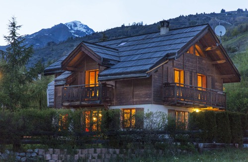 Chantemerle Ski Chalet | Magnificent chalet with jacuzzi and view of the mountain in Serre Chevalier