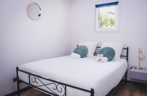 La Boisse Apartment | Maison annexe avec une chambre climatisation et place de stationnement