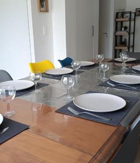 Feyzin House | Maison climatisée 10 pers - Eurexpo - Groupama - Lyon