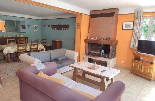 Courthezon Villa | Maison confortable avec grand jardin