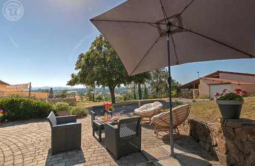 Saint-Galmier House | Maison de campagne dans un village de caractère
