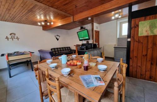 Chalmazel-Jeansagniere House | Maison de village en pierres à Chalmazel, idéale pour la nature - FR-1-496-381